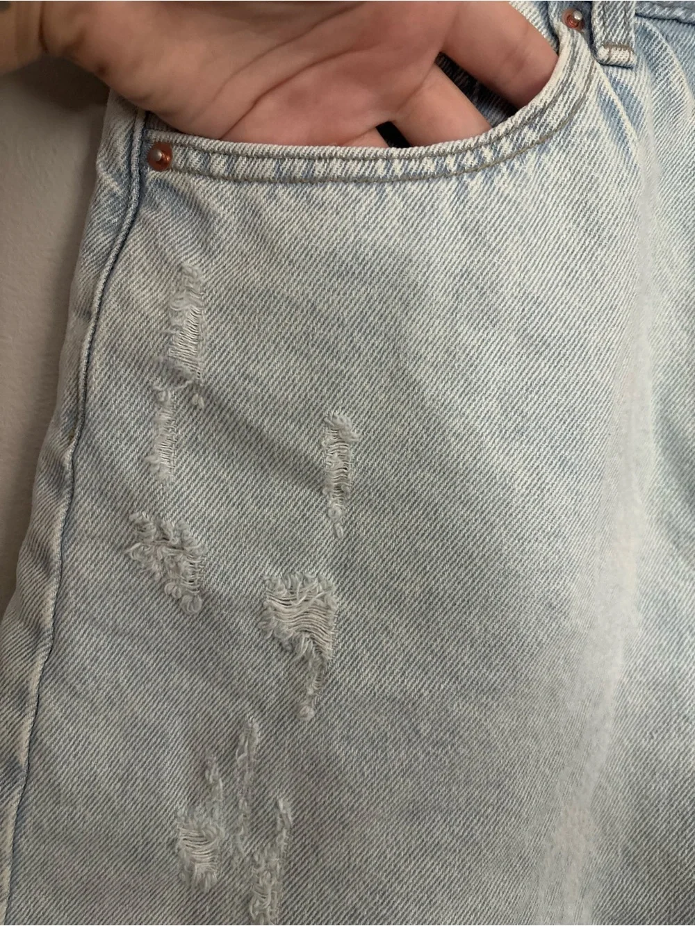 Wild Fable High Rise Mom Denim Shorts Distressed Light Wash Size 6 Raw Hem